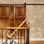 Du Chateau Des Fours 펜션