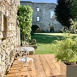 펜션 Du Chateau Des Fours *