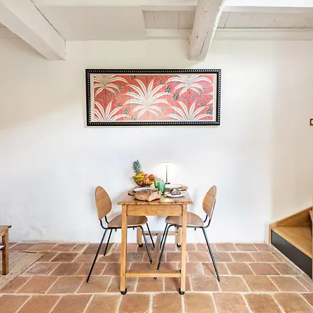 펜션 Du Chateau Des Fours *