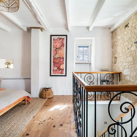 Du Chateau Des Fours