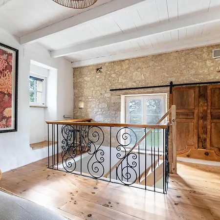 Du Chateau Des Fours