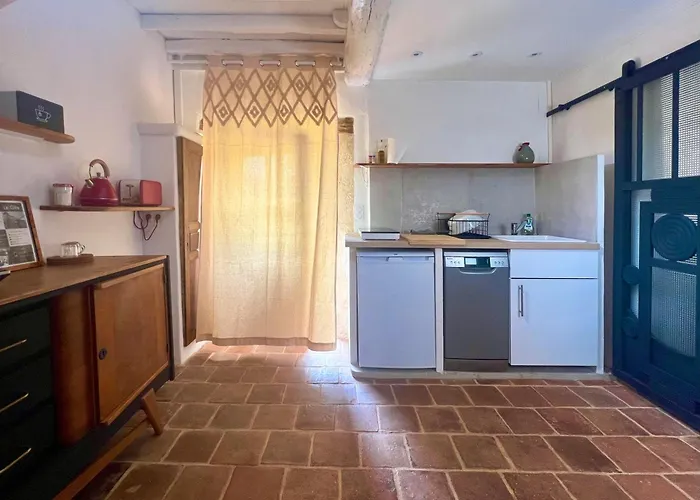 Du Chateau Des Fours